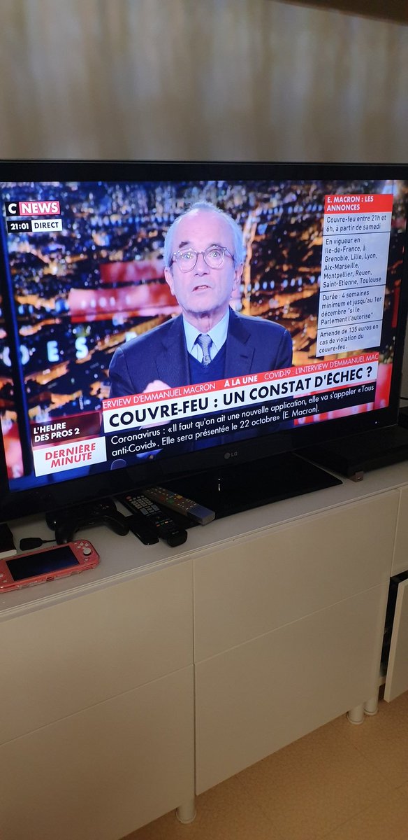 TCryos's tweet image. Cette homme a traité  les gens vivant en banlieue  de nuisible ? A t il déjà une seul fois vécu à 5 ou 6 dans un 80 m² ?