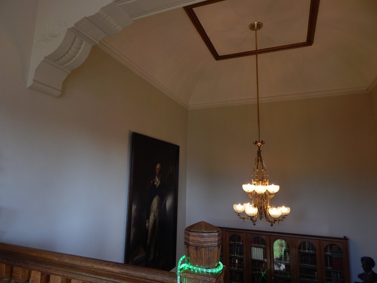 Cerydwyn13's tweet photo. No feature or piece of wood is so insignificant that it cannot be adorned with a flourish. #WillardLibrary #historiclibrary #library https://t.co/I8Kb2S5LRC