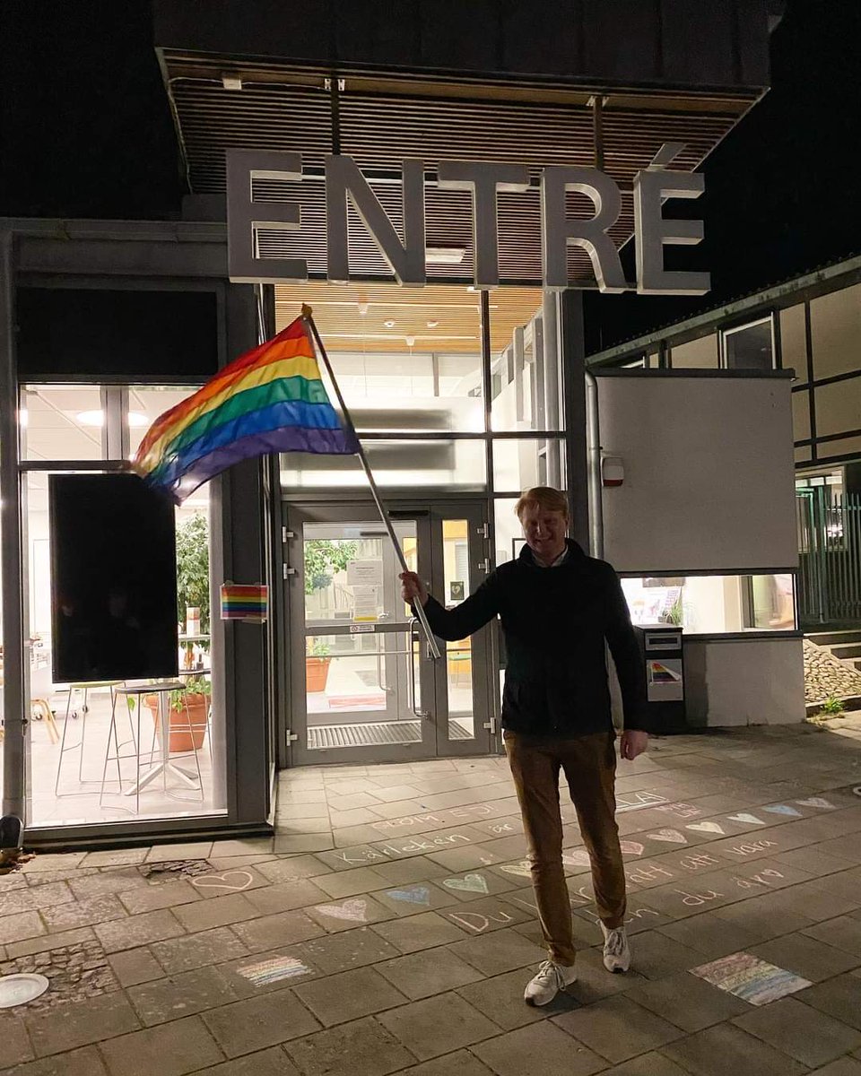 LufSkane's tweet photo. Vi kände att det konservativa styret i Hörby kunde behöva en påminnelse om att all kärlek är bra kärlek 🏳️‍🌈🏳️‍🌈 https://t.co/WRdQ7gfp1n