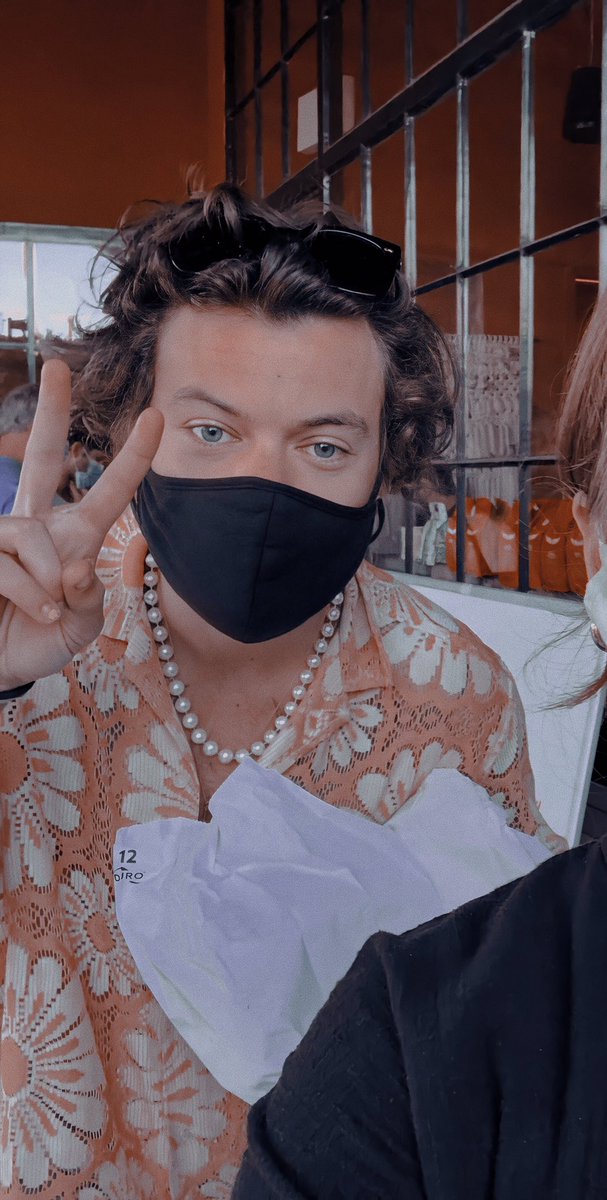 L0KIVBARNES's tweet image. si ma questo filtro su questa foto&gt;&gt;&gt;&gt;&gt;