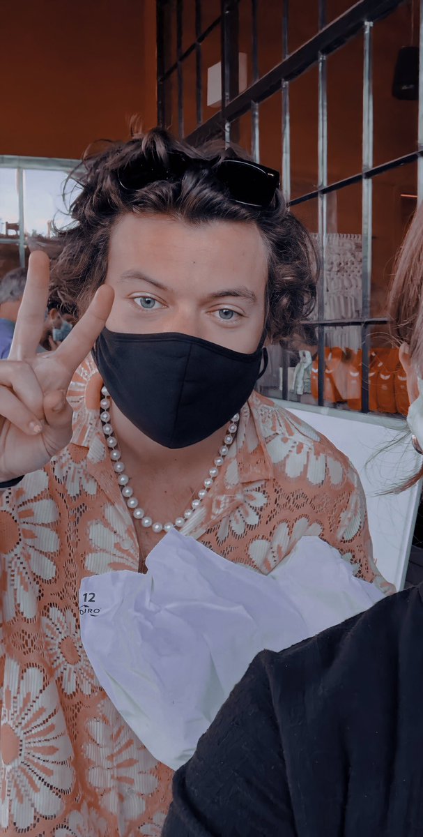 L0KIVBARNES's tweet image. si ma questo filtro su questa foto&gt;&gt;&gt;&gt;&gt;