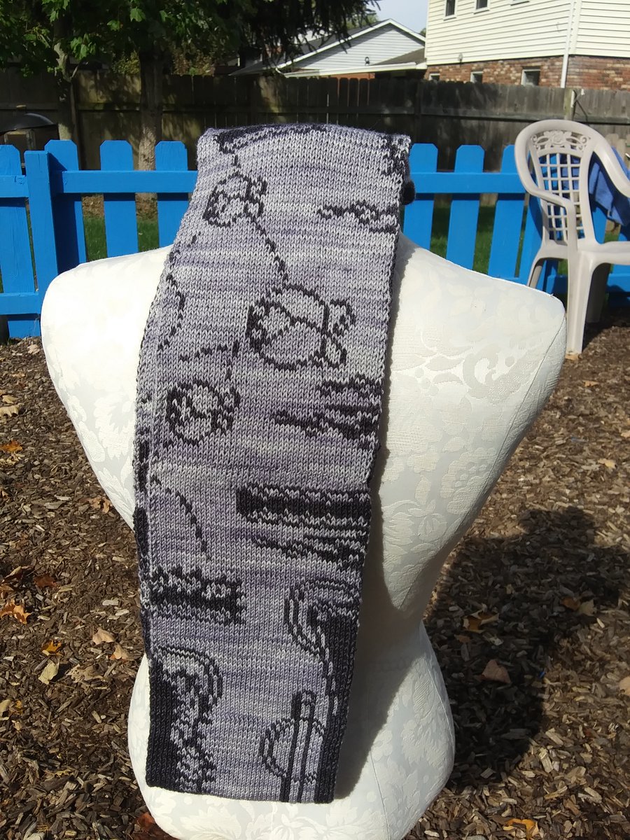 pearly_unicorn's tweet image. To witness secrets sealed, one must endure the harshest punishment. To snuggle warm scarves, one must knit the softest wool. Big thanks to @TeamCherryGames for the inspiration behind this design: the Infinite Scarf of Pain! #HollowKnight #pathofpain #hollowknightfanart