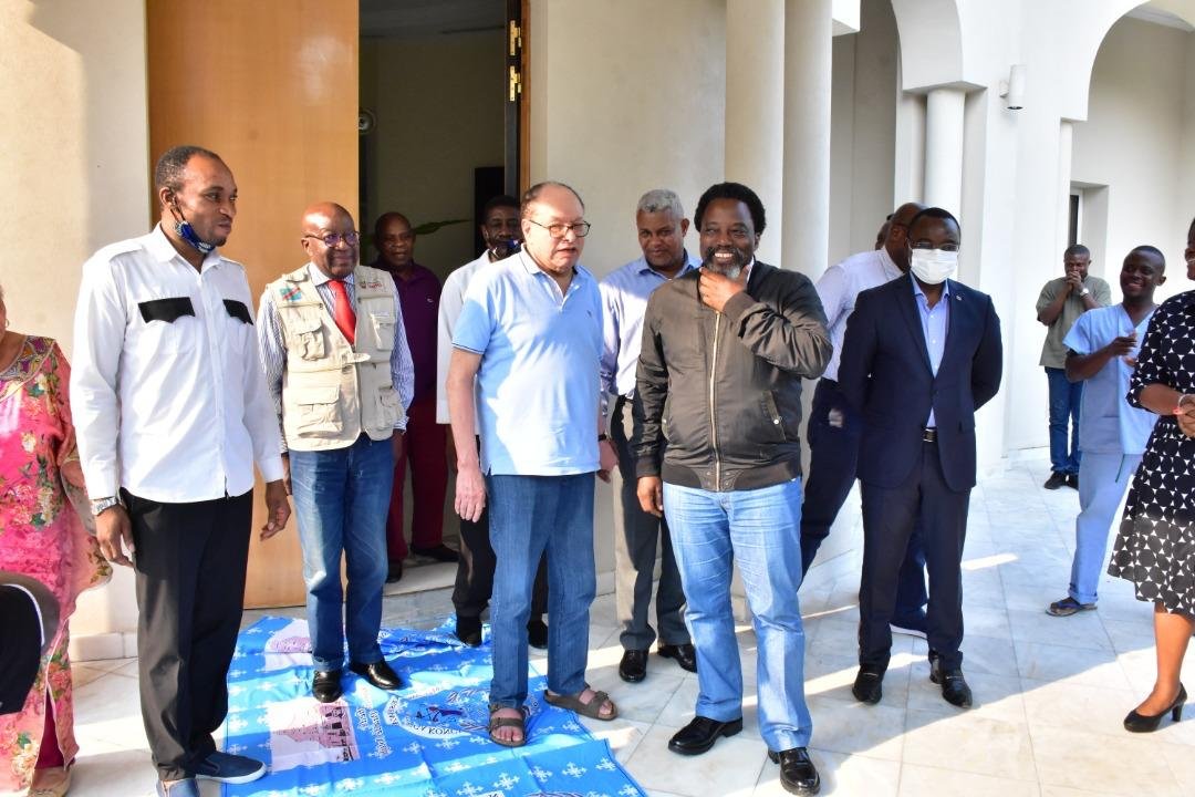 HermithPika's tweet photo. L'HONORABLE JOSEPH KABILA KABANGE, Président de la République Honoraire, Sénateur à Vie et Autorité Morale du Front Commun pour le Congo (FCC), a rendu une visite de courtoisie à l'Honorable Léon KENGO WA DONDO, ancien Prés du Sénat, ce mercredi 14 octobre 2020, à son domicile. https://t.co/tiFUgElRDq