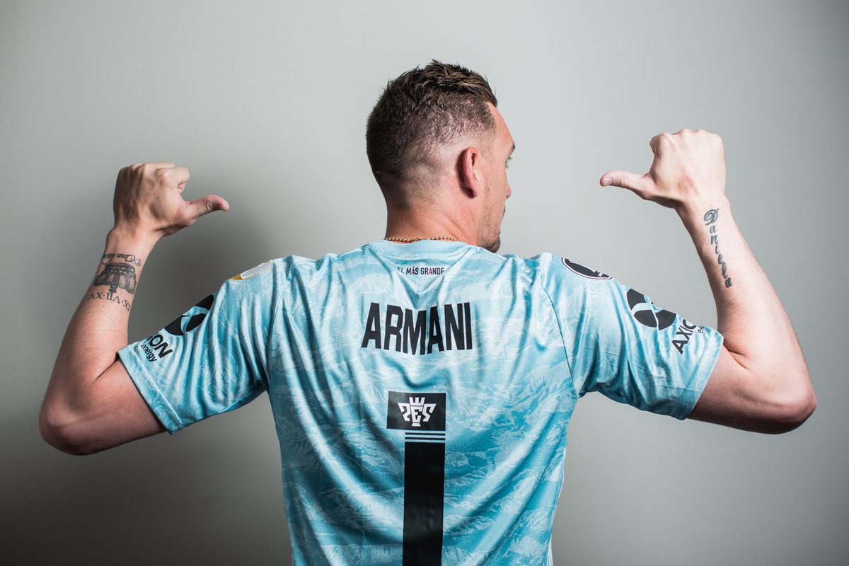 Libertadores's tweet photo. 🧤🎂 ¡Feliz cumpleaños Franco Armani!⁣
⁣
🔴⚪🏆🟢 El arquero de @RiverPlate, ganador de la #Libertadore 2⃣0⃣1⃣8⃣ con #River y 2⃣0⃣1⃣6⃣ con @nacionaloficial, celebra 3⃣4⃣ años.⁣
⁣
🥂 ¡Felicidades! https://t.co/zY9HPZCAHJ