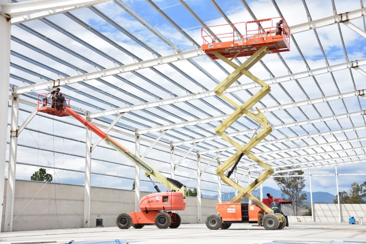guzmanjp's tweet photo. Se supervisa la construcción de un nuevo Centro Logístico de Carga Consolidada, en el cual se invierten  25 MDP y generará 230 empleos directos e indirectos @Pimo_2000 https://t.co/veorVh0Io2