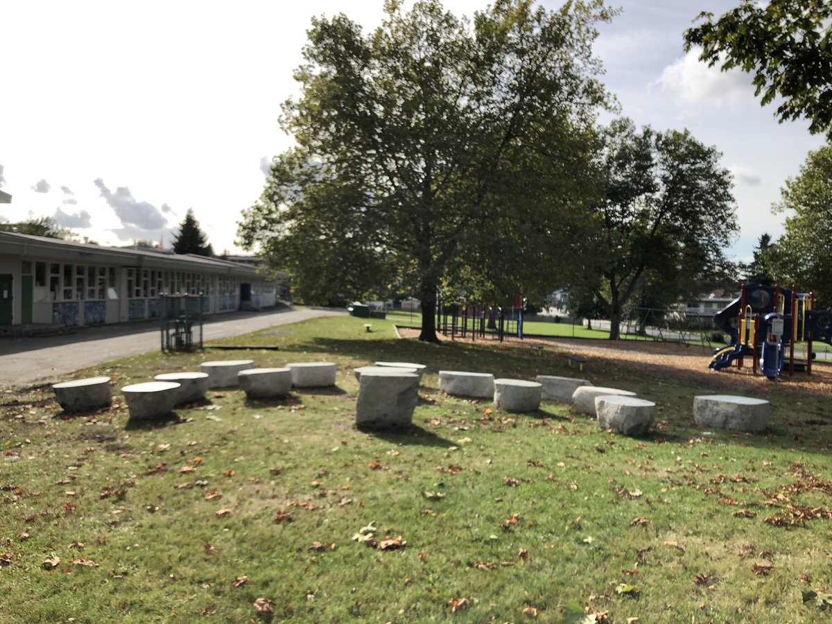 ConfederationP2's tweet photo. Today we are excited to add on to one of our outdoor learning spaces! @burnabyschools #learningoutdoors #createoutside #openspaces https://t.co/mGHgIENGKv