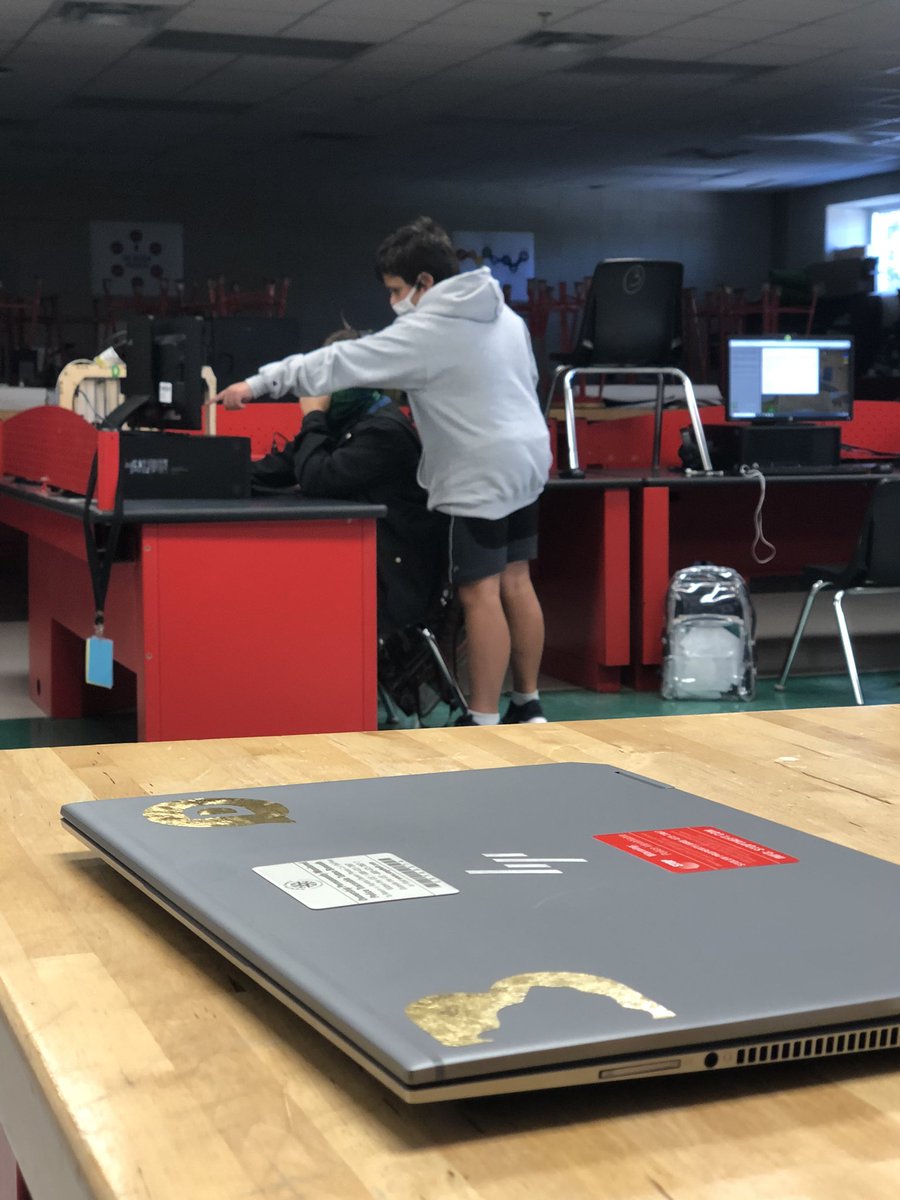ItsMrDolce's tweet photo. Peer Coaching at its Best! #21 Bridge Builder in the Nation helping out! #neisdcte #STEM #bradleyneisd #neisd #whiteboxlearning https://t.co/vMbxu2pm46