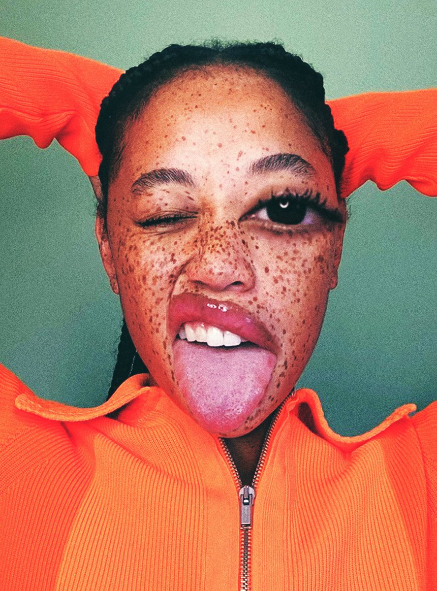 facetime shoot by mescondi 🍊 https://t.co/M8gmwalM0O