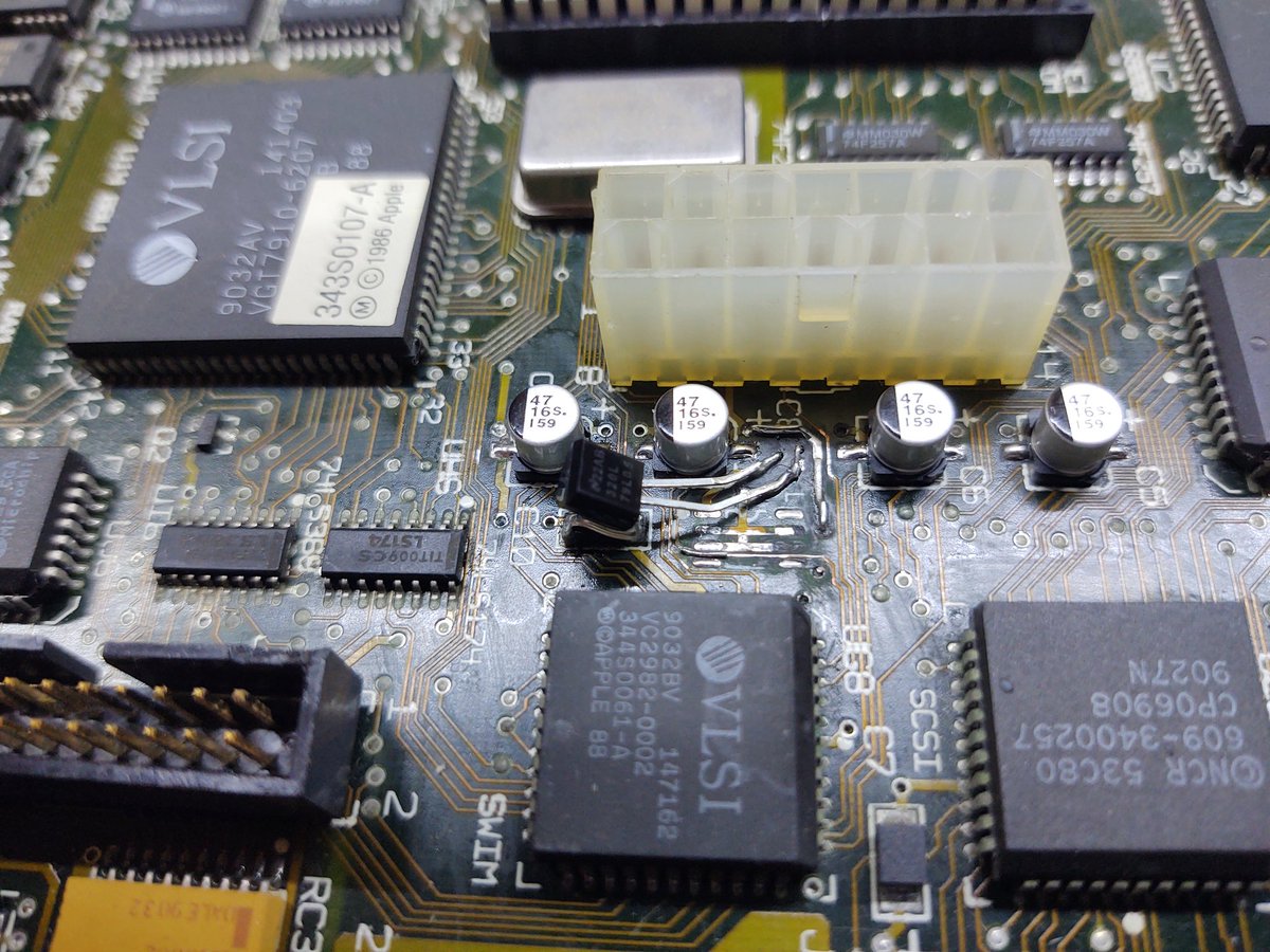 tabifata's tweet photo. Wot! I repaired the corroded #macintosh Classic board! A bit of an hackjob: 5 repaired traces, all caps replaced and a voltage regulator adapted. Yet, it starts! (Photo taken without hd connected and in Classic II case). #retrocomputing #repair https://t.co/C6wx67csR3