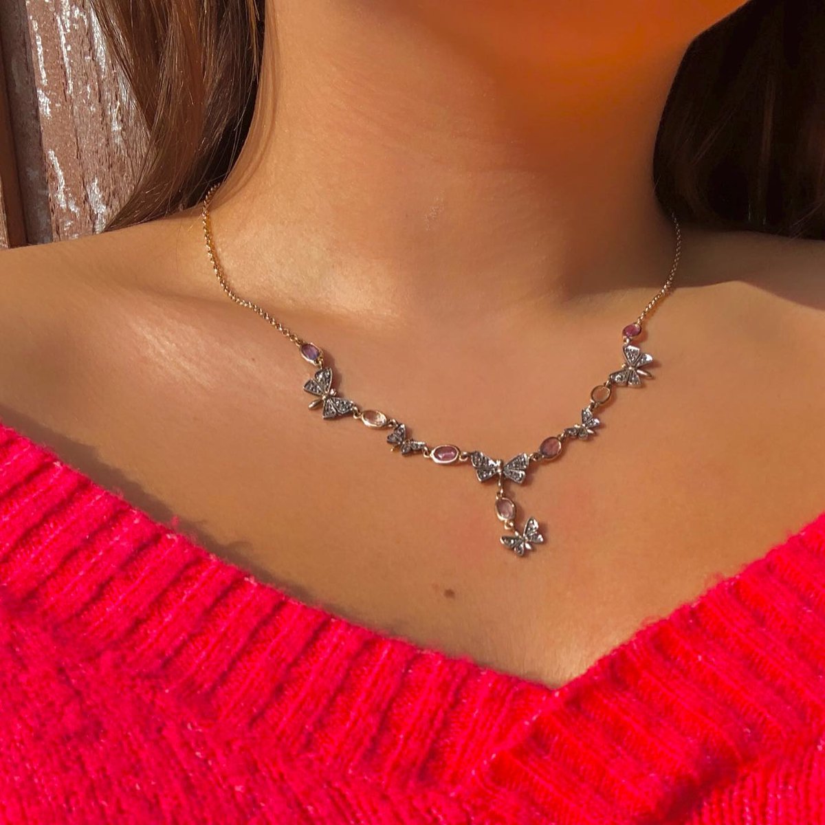 chainsofgolduk's tweet image. Handmade in Italy, this wonderful necklace features 3.5cts of purple and colourless rose cut oval sapphires set in solid 14ct yellow gold. 
Silver tipped butterflies with a total of 0.50cts of rose cut diamond adorning the wings.
Shop with confidence 
chainsofgold.co.uk/shop/antique-s…