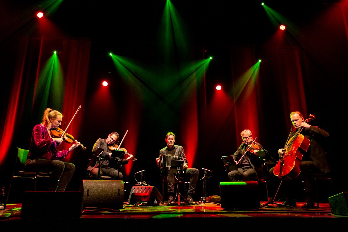cityproms's tweet photo. Met 130 mensen in de grote zaal van De Harmonie is Kleintje CityProms dinsdagavond feestelijk afgesloten. Bedankt @MatangiQuartet en @carel_k, voor een perfect slot. Publiek, vrijwilligers en De Harmonie bedankt. 
Lees meer:https://t.co/kjlQj2LiRL

#CityProms
Foto Ruben van Vliet https://t.co/xdq15sZMNb