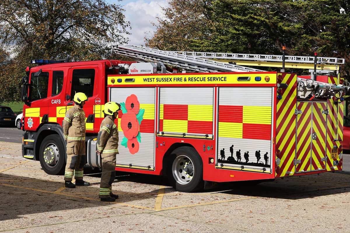 WestSussexFire's tweet photo. We’re proud to show our respects and #WeWillRememberThem.

Look out for poppies on our appliances @WorthingFire @CrawleyFire999 @Horshamfire &amp; @ChichesterFire over the next few weeks.

#PoppyAppeal @PoppyLegion https://t.co/toG2Xlr8Ri
