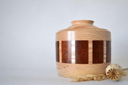 ThingsByAnabell's tweet photo. NEW
This beast is new to little shop.
He is made from ash, segmented with american black wallnut.
Search #1143๐ฟ๐ธ
#etsylds
#handmade
#woodturning
#rustic
#thingsbyanabelle
#etsyuk
#shoplocal
#box
#jewellerybox
#trinketbox
#liddedbox https://t.co/DZdp0JdBJe