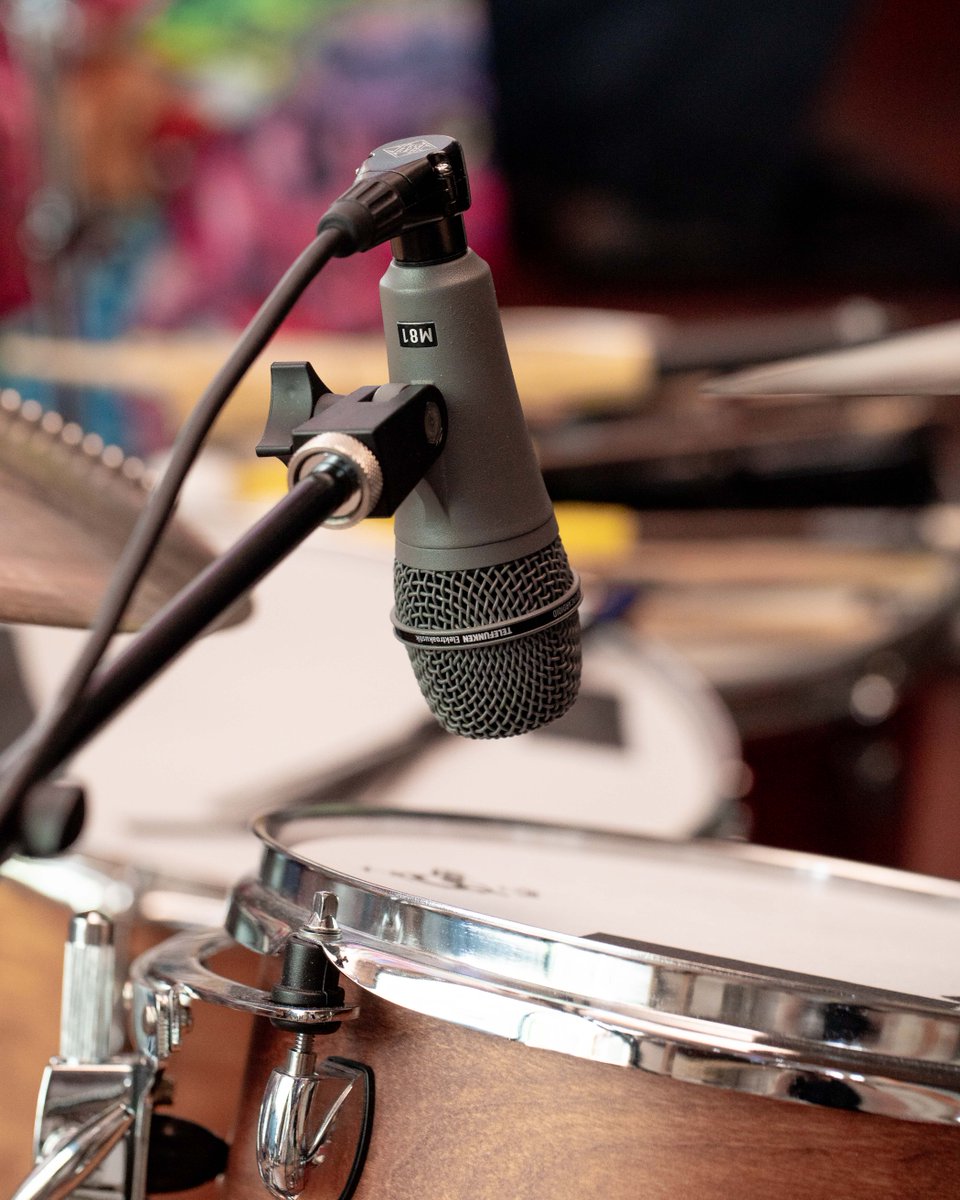 TELEFUNKEN_Mics's tweet photo. The M81-SH is ideal for tight drum miking, brass or vocal applications where a smaller footprint is necessary, and features the same tone and midrange clarity as the handheld M81. #telefunken #telefunkenmics #M81SH #M81
https://t.co/XnAHmpth6I https://t.co/nxqRtq4OwA