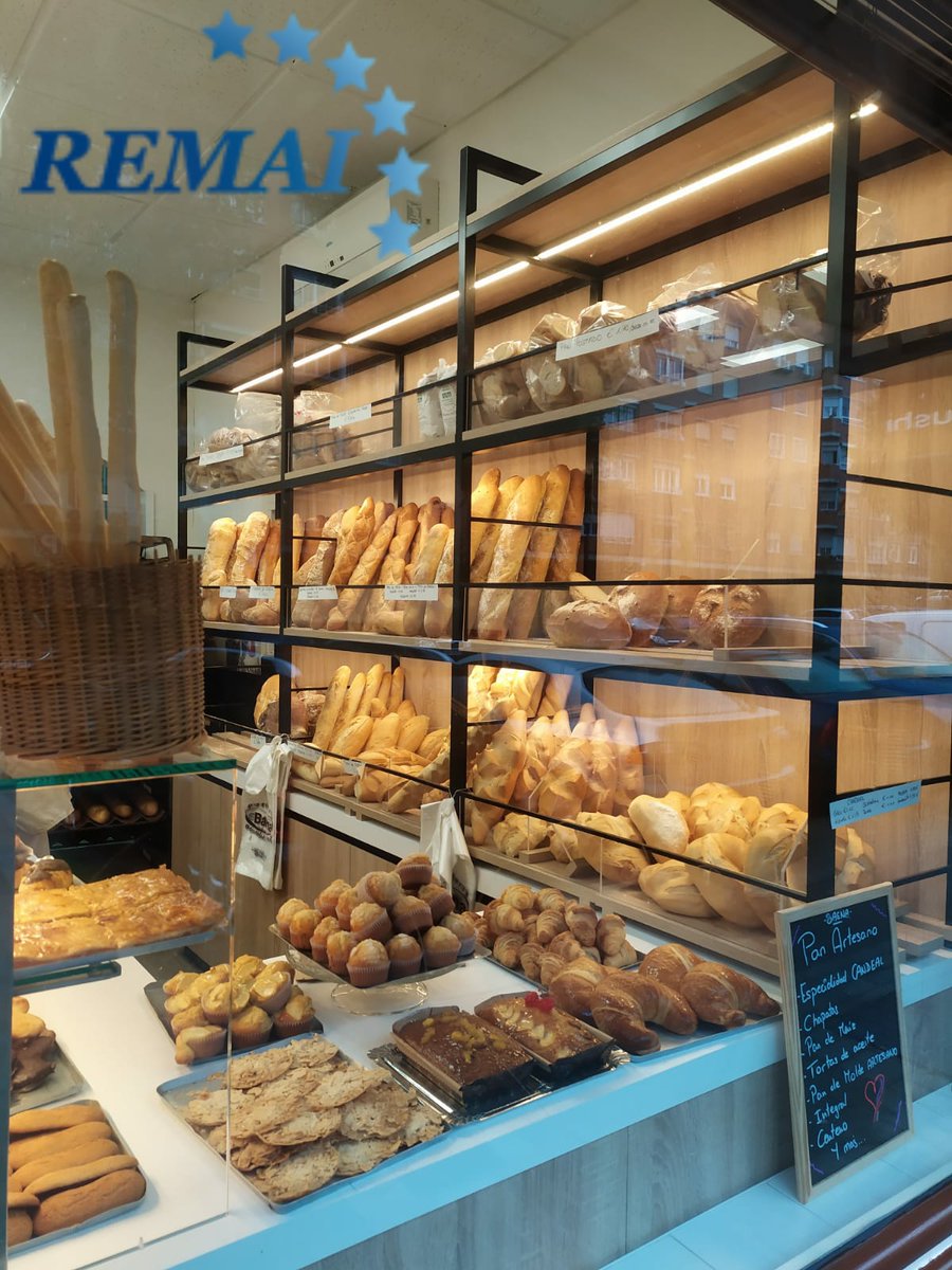 Casi siempre hablamos de Remai desde el punto de vista de las vitrinas de frio, pero queremos poner en valor el trabajo de nuestros carpinteros. Esta panadería artesana ha sido fabricada en metal y madera en nuestra fábrica de Alcorcón.