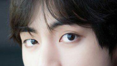 Starting the thread with tae's beautiful eye mole