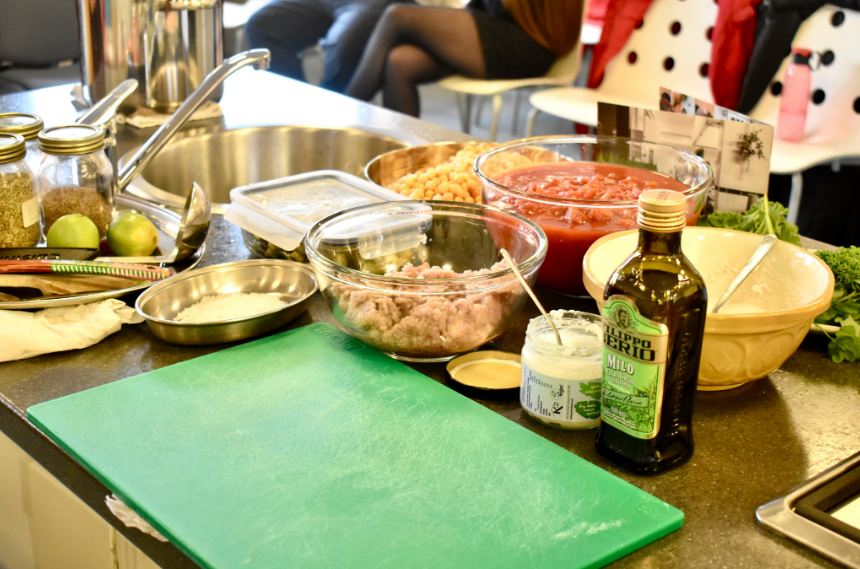 GCUSHLS's tweet photo. Now time for a look back at Human Nutrition and Dietetics event held on campus in February 📅🔙
Sustainable Food ABC allowed students and staff to celebrate, appreciate, inspire and connect ⭐️
#AHPsDay
👉 https://t.co/8rdwXSHGNI https://t.co/y7duS5IzAo