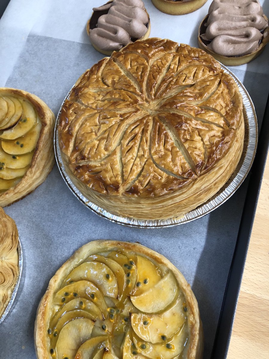 artisanschool's tweet photo. Layers.
#pastry #pithiviers #apples #passionfruit #AdDip #passion https://t.co/s3p1YOspJN