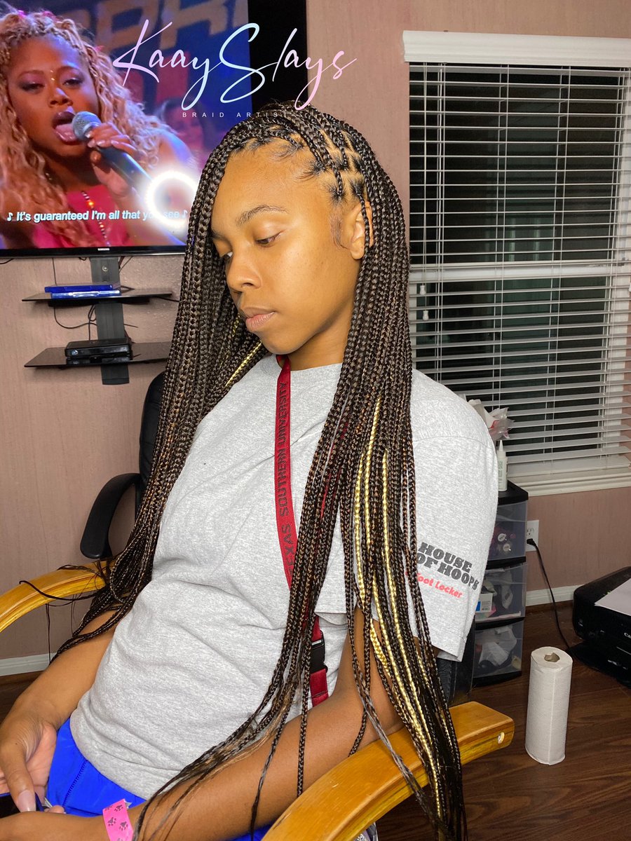 kaayd0ll_'s tweet photo. Small Knotless braids by me 💋 book better look better ‼️Follow my Instagram for more references :{@kaayslayedyou} #houstonknotlessbraids #houstonsoftlocs #houstondistressedlocs #houstonboxbraids #houstonbraids #pvamu #txsu #uofh https://t.co/PC6qQV7Pap