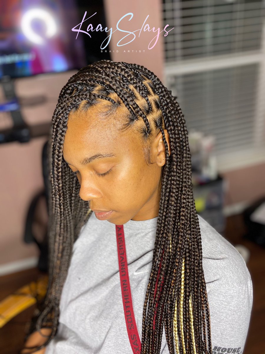 kaayd0ll_'s tweet photo. Small Knotless braids by me 💋 book better look better ‼️Follow my Instagram for more references :{@kaayslayedyou} #houstonknotlessbraids #houstonsoftlocs #houstondistressedlocs #houstonboxbraids #houstonbraids #pvamu #txsu #uofh https://t.co/PC6qQV7Pap