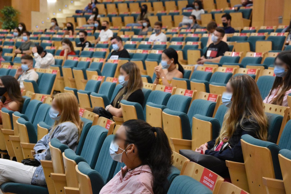 CEUAndalucia's tweet photo. ➡️📸 #Bienvenida a los más de 400 alumnos de grado del primer curso de Cardenal Spínola CEU https://t.co/kXHPliN8rB #genteCEU #miprimerdiaenCEU #bienvenidoaceuandalucia #talentoCEU #educacion #derecho #CCAFyD #grados
@BeatrizHoster https://t.co/I5b0xchL7B