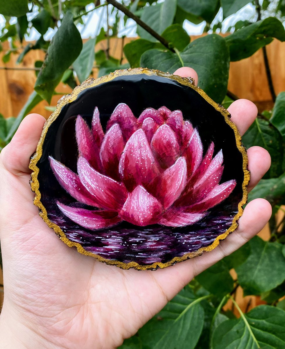 ashllart's tweet photo. just finished up a commission for these two lotus beauties🌿✨ https://t.co/yUMDLrTfv3