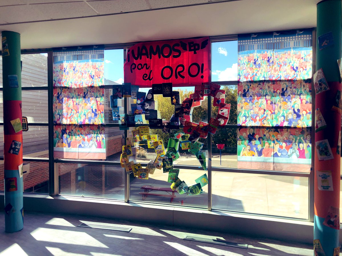 Maratón de Lectura is in full swing at #EHSI! What is everyone reading? #OrgulloDeÁguila 📚