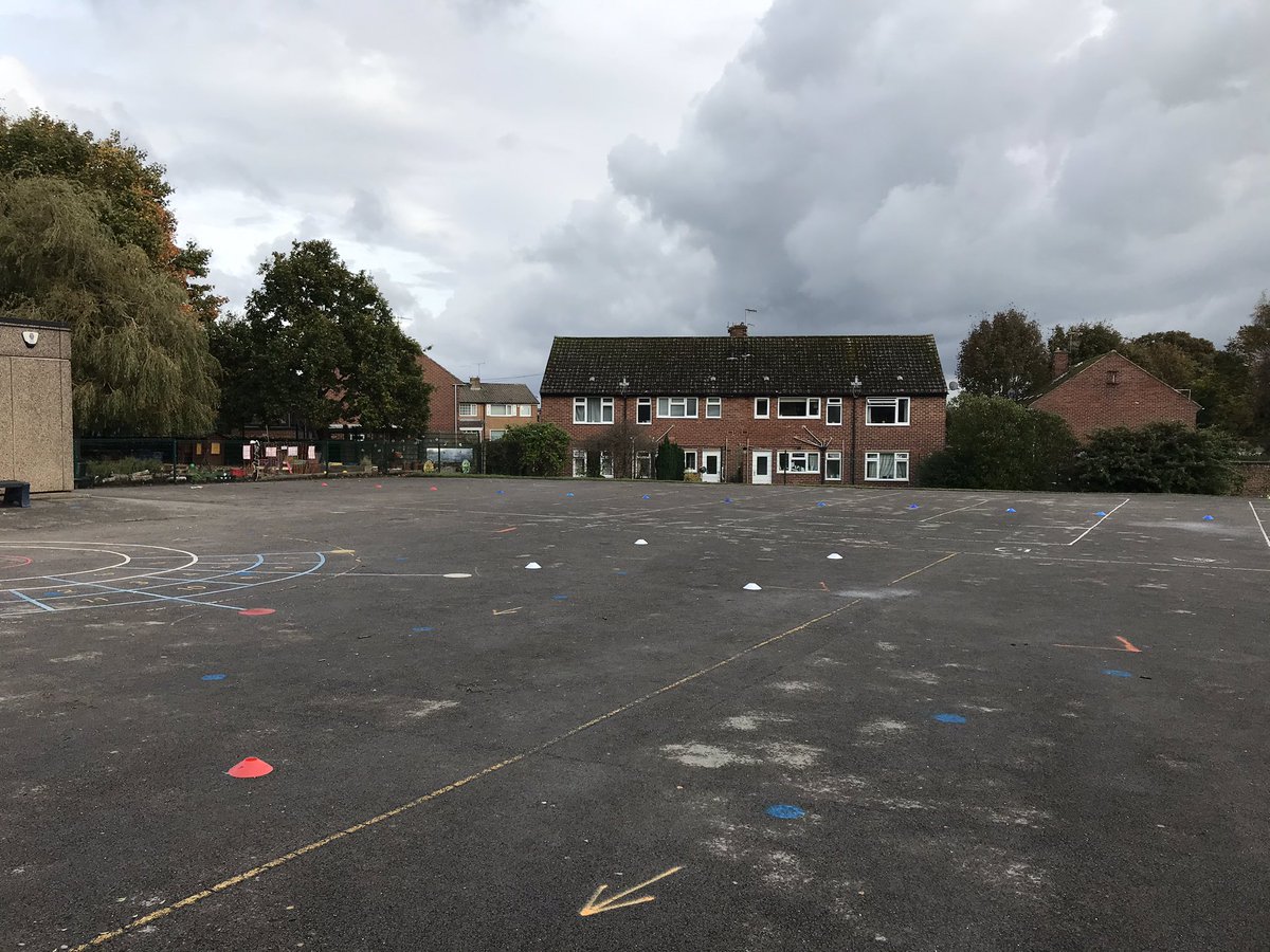 ShapeLearning's tweet photo. No rain in Dronfield this afternoon for Hockey Fest with @William_Levick, lots of great skills on display from Year 3 and 4! 😃🏑 https://t.co/ANqhgKk0Br