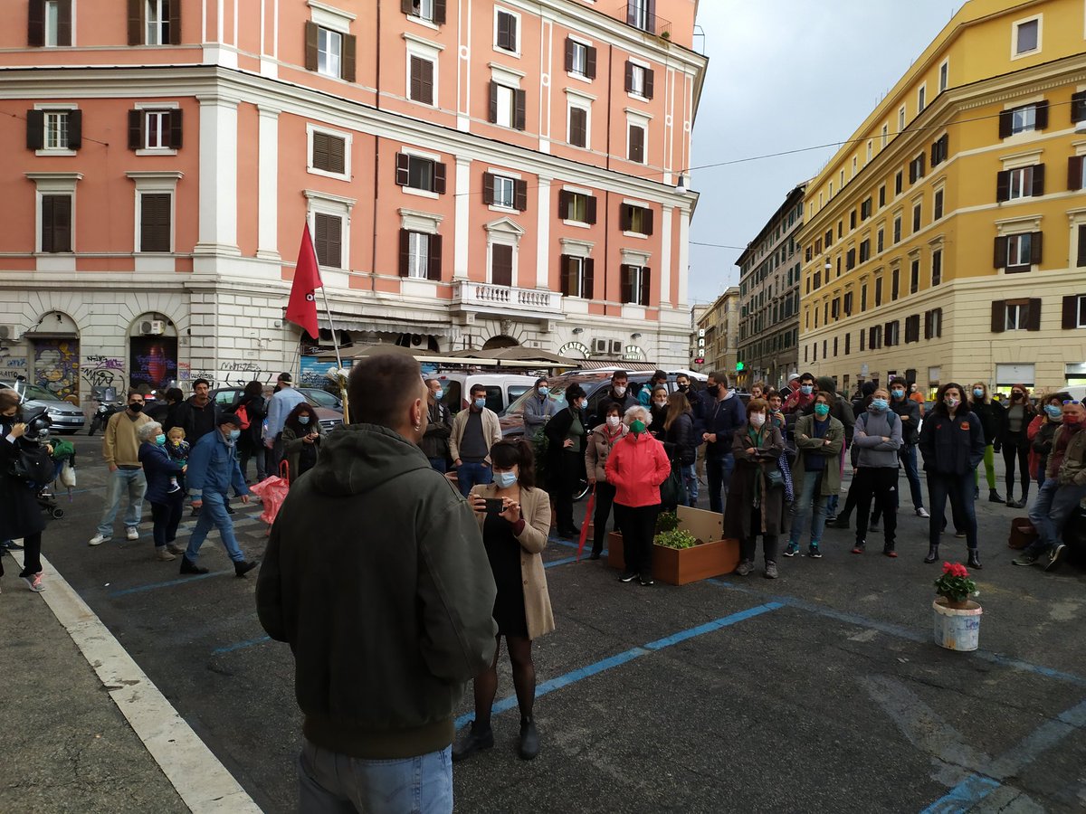 A #Roma anche un tiglio è un danno erariale? Le strisce blu non valgono le nostre vite. Spazi pubblici, verde e spazi autogestiti sono l'unica ricchezza che ha San Lorenzo. Assemblea al #cinemapalazzo 
Ci tolgono un albero ci riprendiamo la piazza!