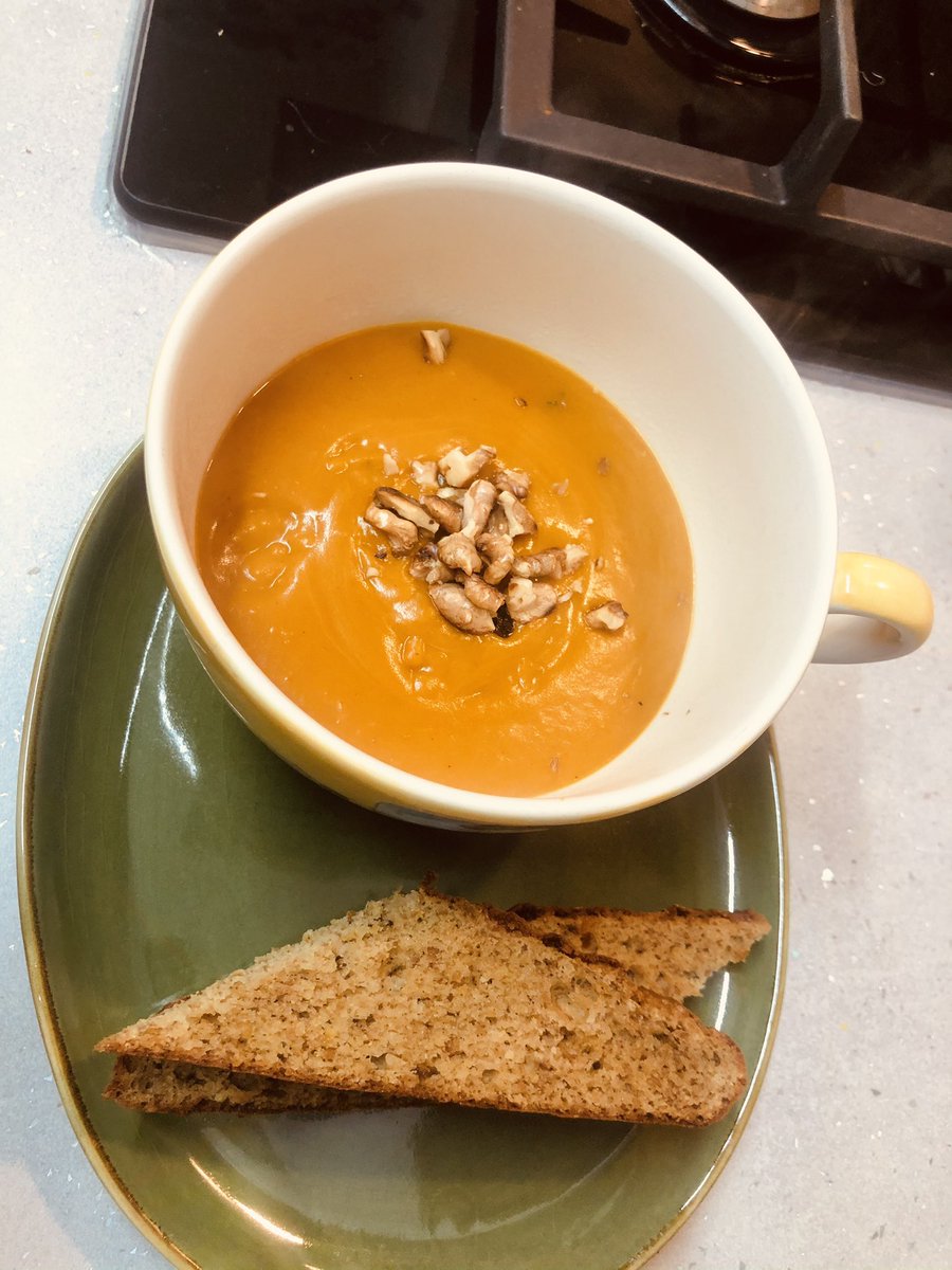 opelenge's tweet image. The @Morrisons #fishcounter in Reigate is lovely. I made the mistake of going there today, day 4 of our #Vegetarianweek. But I shall be strong and persevere. 🤪#pumpkins 💞