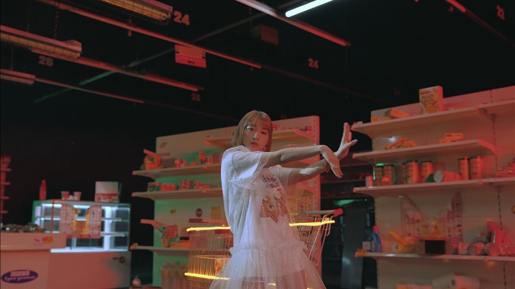 kimhyjs's tweet photo. no because the cinematography and the set design is driving me crazy https://t.co/0NCvG2qGbk