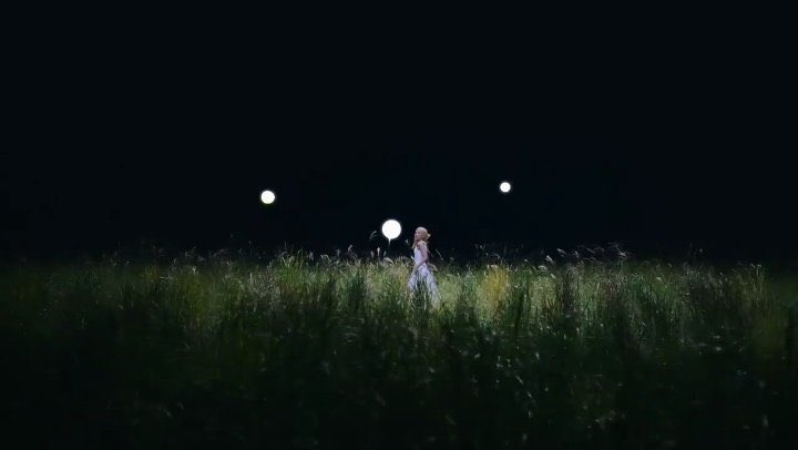 kimhyjs's tweet photo. no because the cinematography and the set design is driving me crazy https://t.co/0NCvG2qGbk