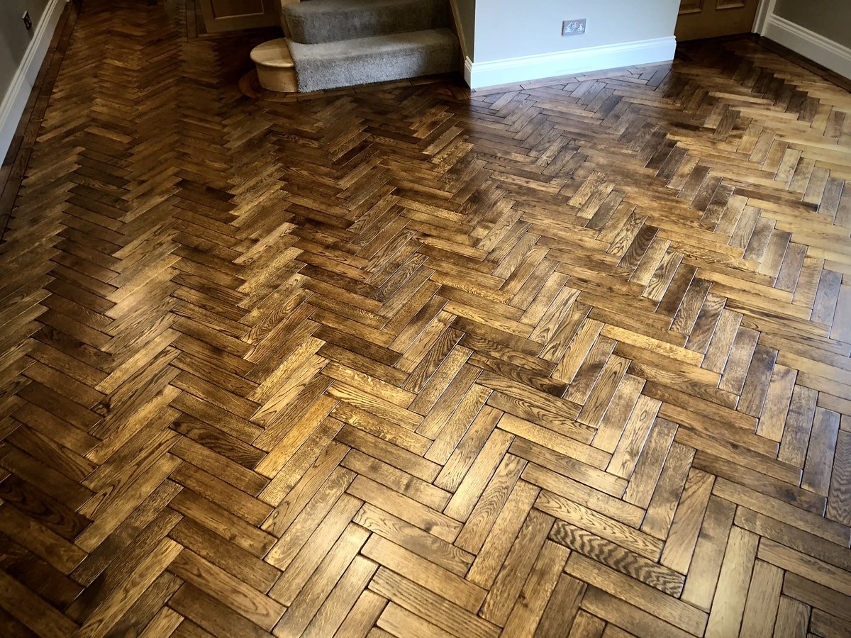 woodcraftfloori's tweet image. It’s all in the small details with this bespoke solid European oak herringbone parquet project. #woodflooring #interiordesign #bespokeproject