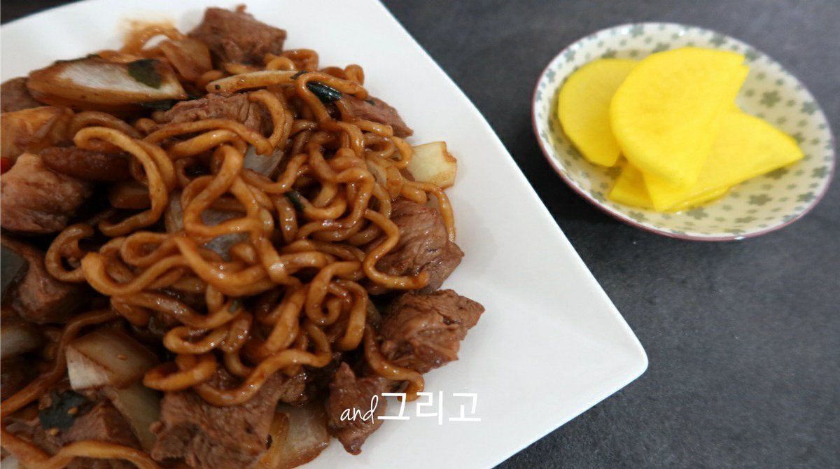 and52933827's tweet photo. Luxurious Korean instant noodles, chapaguri with steak!so yummy!😋
🎬👇Check Easy Recipe
https://t.co/vOOBkAncZa
#chapaghetti #chapaguri
#koraninstantnoodles
#koreanfood #parasite #짜파구리
#koreanblackbeannoodles https://t.co/5c3IPYnhJY