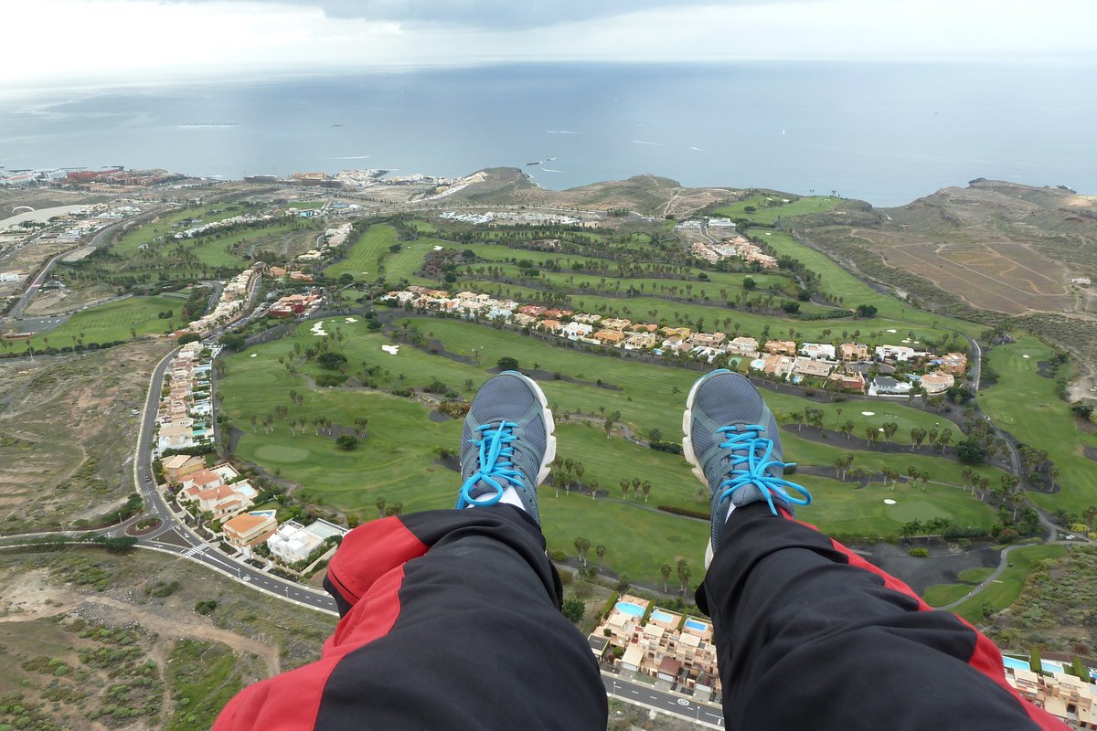 TheTravelBunny's tweet photo. @Spain_inUK One of my more adventurous #SpainMemories - trying to look like I wasn't phased in the first pic, loving the descent and then landing on the beach in front of the bar. Such a lot of fun #Waypoint20 https://t.co/F0fjs9B8sI