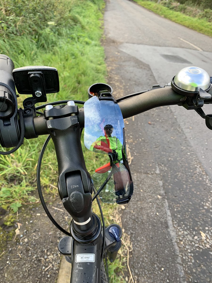 dtbarron's tweet image. Keeping warm from the cold wind thanks to Master Bug - @nsepayne 👍 #cycling #keepactive