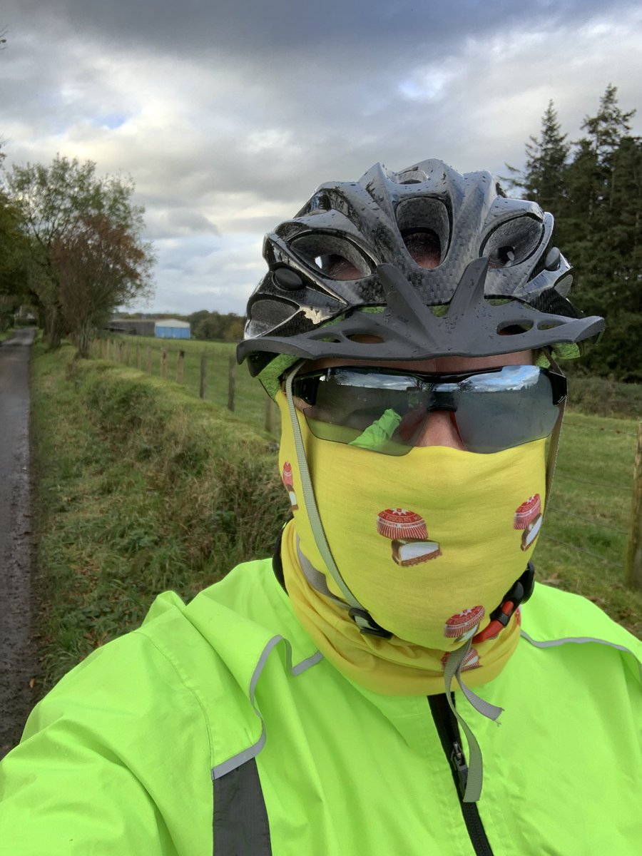 dtbarron's tweet image. Keeping warm from the cold wind thanks to Master Bug - @nsepayne 👍 #cycling #keepactive