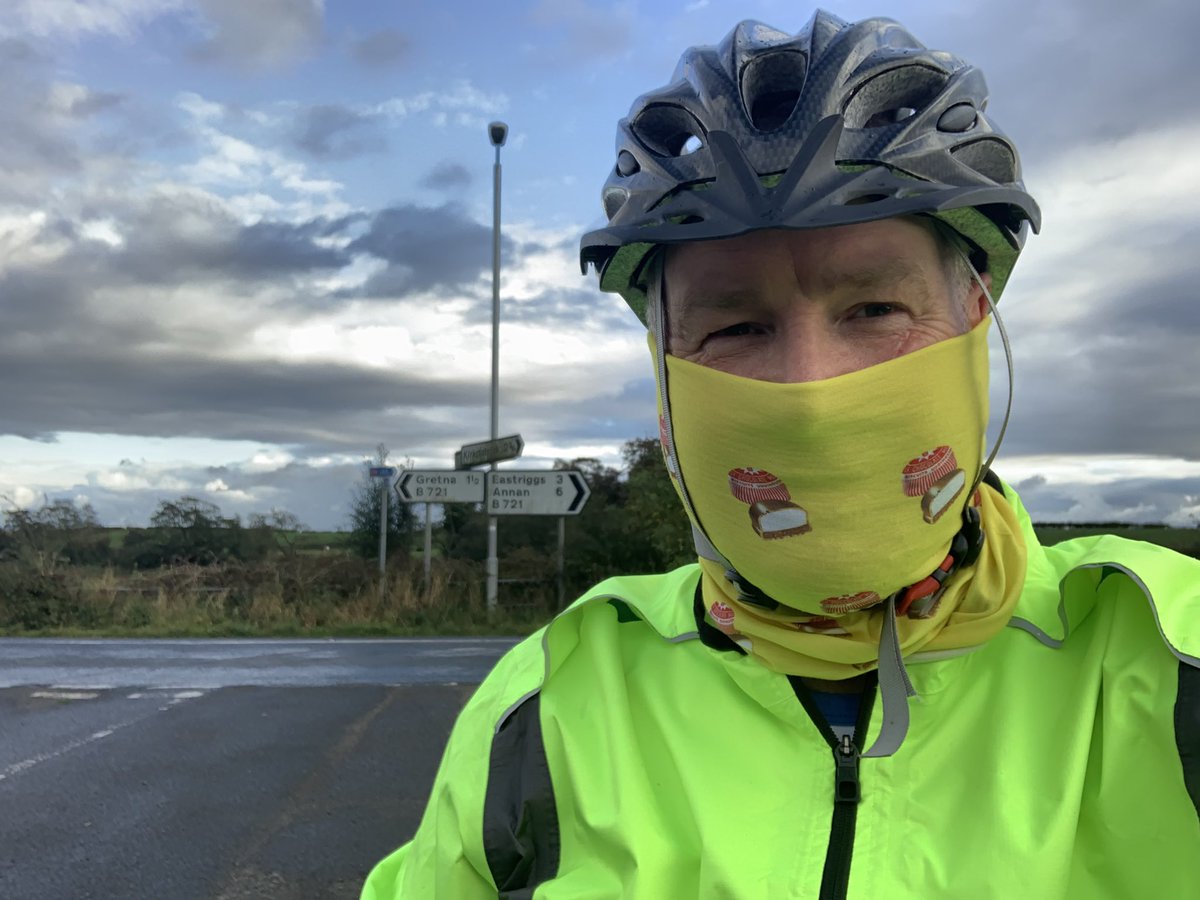 dtbarron's tweet image. Keeping warm from the cold wind thanks to Master Bug - @nsepayne 👍 #cycling #keepactive