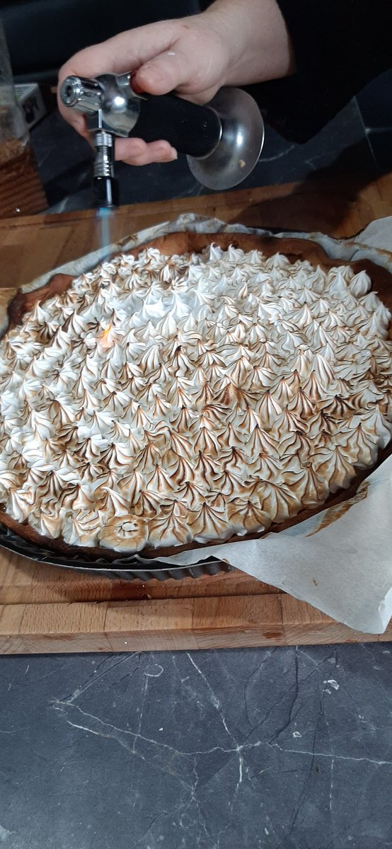 lithana62's tweet photo. @blueorangenews Pour moi c'est la tarte au citron meringuée ! Mon dessert favoris 🎂🍰🍋 https://t.co/zXqsRJ6VWw