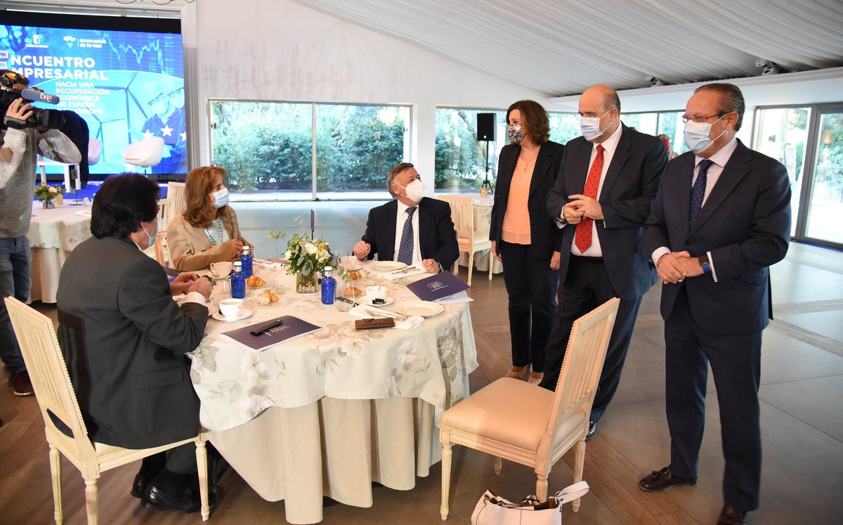 Guijarrojl's tweet image. En #CLM tenemos un buen clima de diálogo social y ahora, gracias al #NextGenerationEU, podremos disponer de más fondos para nuestras empresas. Es una oportunidad excepcional para obtener recursos extra. Repetiremos encuentros como el de hoy en todas las provincias. @_CECAM