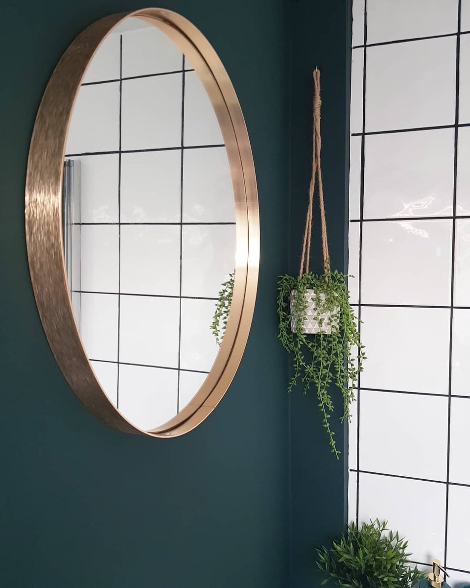 As Good As Gold ⭐️ One of our favourite 2020 Colours Ivy Sky looks amazing paired with gold accents, check out this mini makeover from @Cottage24_ over on Instagram 😍😍😍