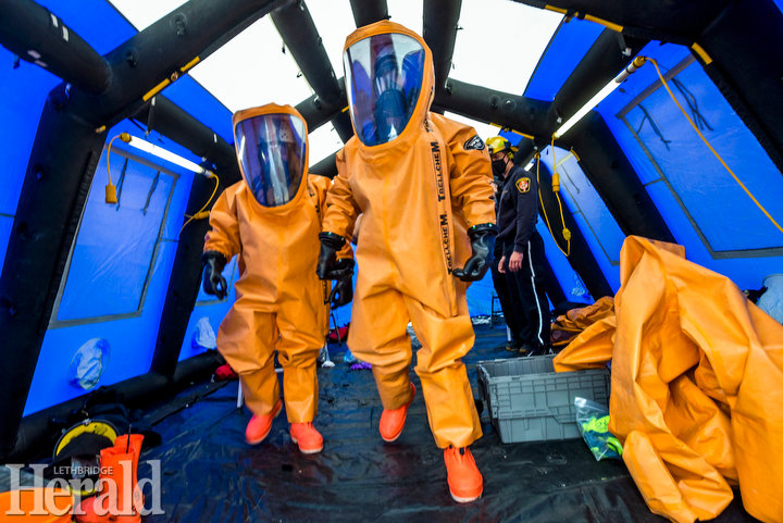 Lethbridge fire department HAZMAT training sessions prepare team for the approx. 400 calls yearly responding to situations where chemical dangers may linger
@TimKalHerald reports
lethbridgeherald.com/news/lethbridg… #yql #Lethbridge #HAZMAT <a href="/LethbridgeCity/">City of Lethbridge</a> <a href="/IAFFLocal237/">LethbridgeFireFighters</a>