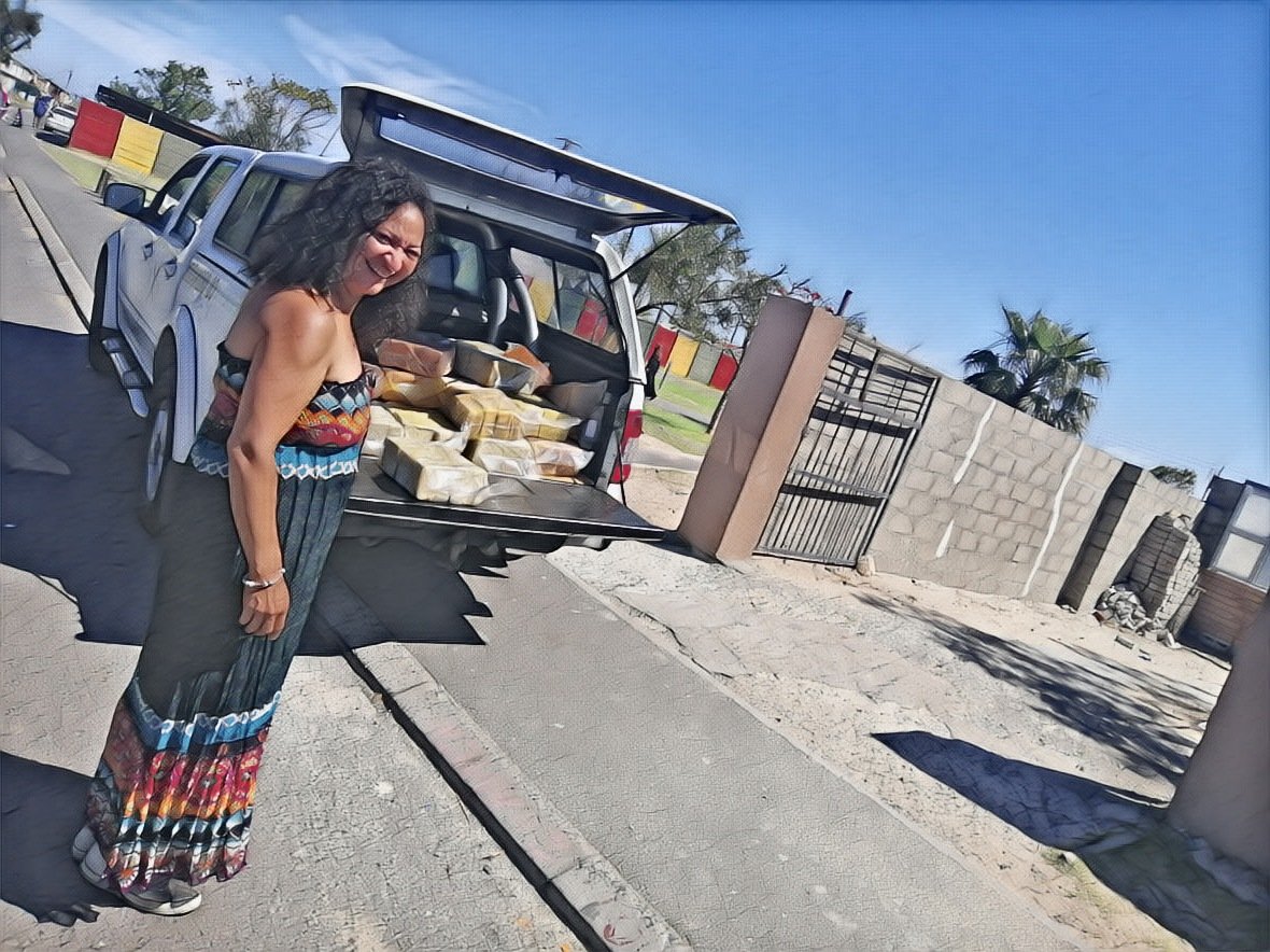 SoliPhilander's tweet photo. Our first stop for the day. Netreg straddles the railway line, almost unobtrusively latched onto Bonteheuwel in the east, next to Robert Sobukwe Drive. Pastor Jacobs Champions #NetregMatters
#TheSoupathonChampionship https://t.co/V2eKU2DEHk