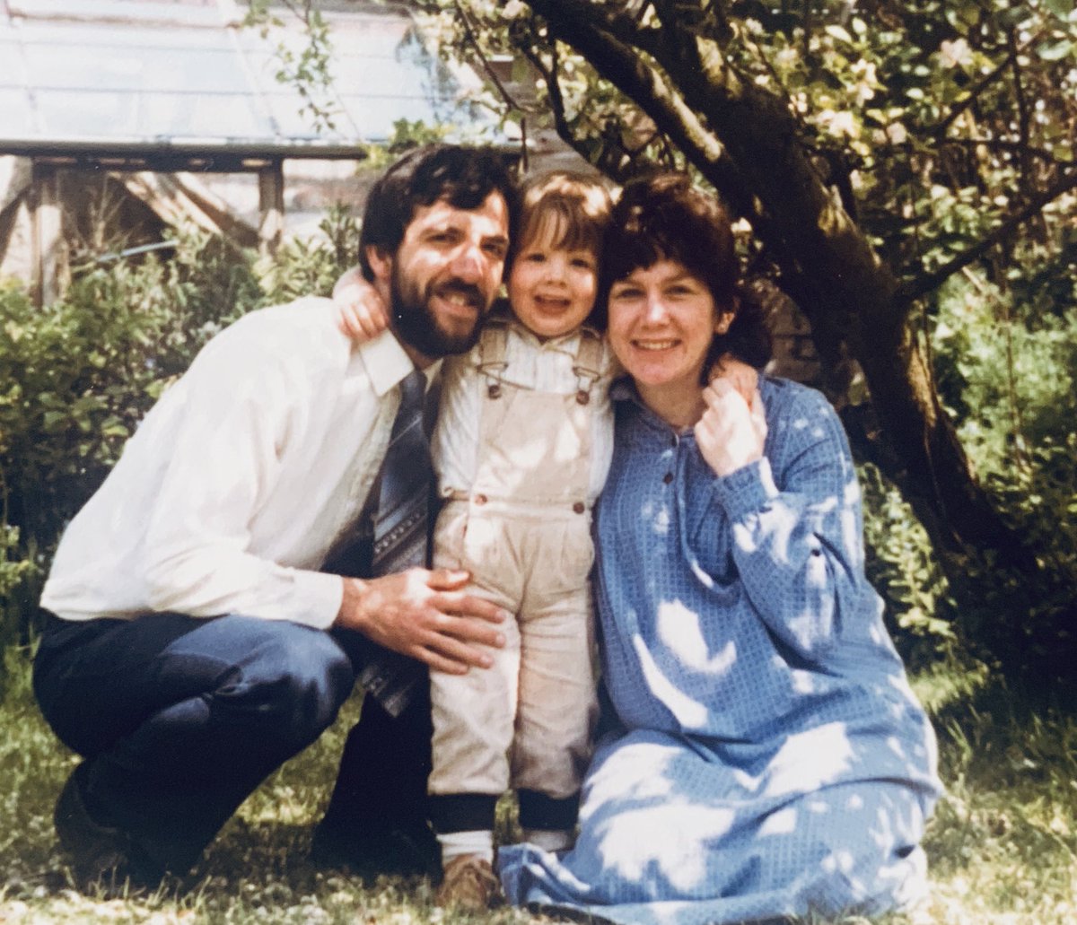 Alexandra Maxwell tweet media