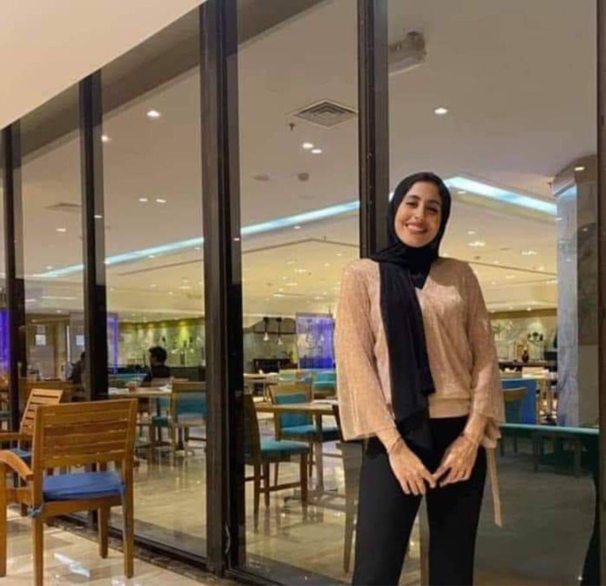 دى "مريم".. بنوتة عندها حاجة وعشرين سنة.. وهى خارجة من شغلها فى المعادي ومروحة بيتها فيه 3 شباب حاولوا يعاكسوها.. قاومتهم.. الشنطة بتاعتها اللى هى ماسكاها واحد من العيال دى شدها.. اتسحلت "مريم" ورا العربية مسافة..