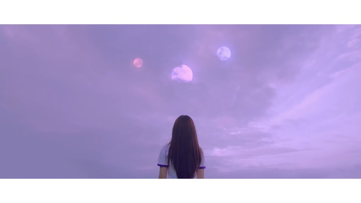 We can see Kim Lip in the prairie surrounded by 3 Moons (ODD EYE CIRCLE) the same scene we saw her in “Odd” teaser, the 3 Moons from the “Odd” teaser and Choerry’s ‘Love Cherry Motion’ MV. This is probably why she’s back to blonde hair!