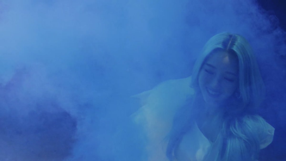 I can see Gowon with this color smoke thingy (idk what it’s called) hmmm maybe because blue(Why Not teaser) + yellow (Hi High MV & Hyunjin: her parallel in the loonaverse) = green(eden?)