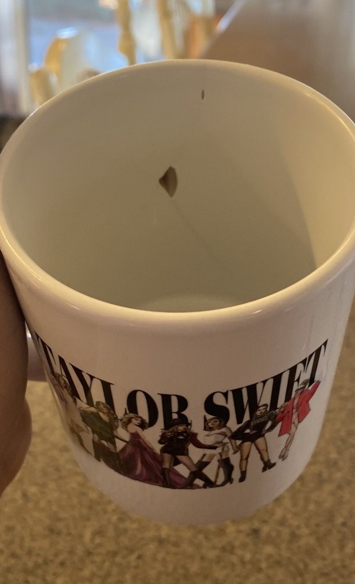 ItsDeana_'s tweet photo. Is this like 13 years of *more* bad luck because I broke this mug?! ๐ #notmyyear #2020apocalypse https://t.co/v9nqzVPDw7