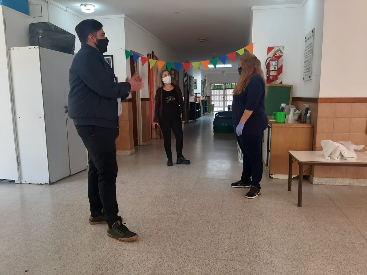 DanteBoeri's tweet image. Hoy charlamos con lxs compañerxs del JI 919 y la P 2 de #Echeverria y visitamos la obra de pintura del CEC 801 de #Ezeiza.  Desde Marzo venimos garantizando la continuidad pedagógica y el SAE con un enorme amor y compromiso con nuestras comunidades educativas.
@SUTEBAProvincia