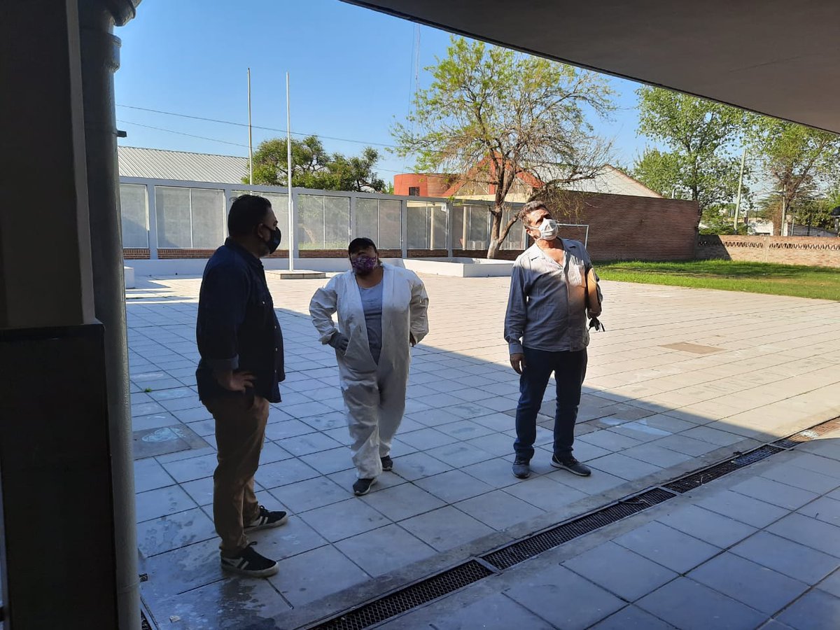 DanteBoeri's tweet image. Hoy charlamos con lxs compañerxs del JI 919 y la P 2 de #Echeverria y visitamos la obra de pintura del CEC 801 de #Ezeiza.  Desde Marzo venimos garantizando la continuidad pedagógica y el SAE con un enorme amor y compromiso con nuestras comunidades educativas.
@SUTEBAProvincia